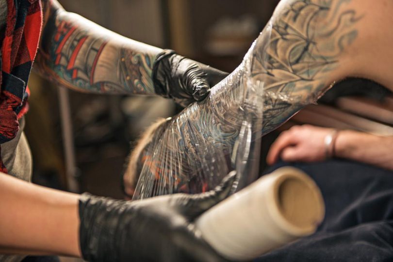 Dicas de como cuidar da pele após fazer tatuagem Amo
