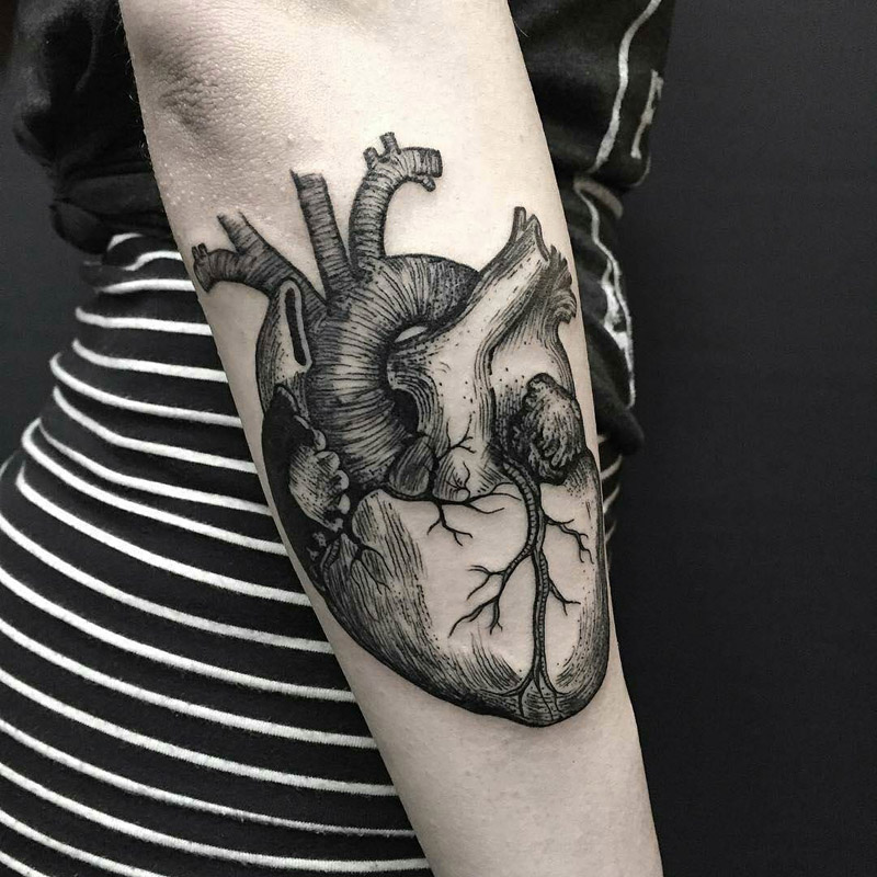 Tattoo coração com fogo ❤️‍🔥 - Tatuaria Tradicional 92