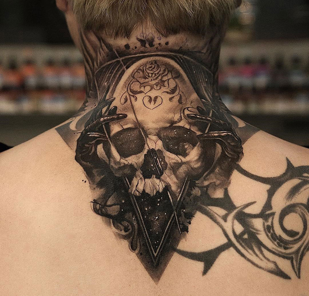 Tatuagens no pescoço: inspirações em vários estilos - Amo Tatuagem