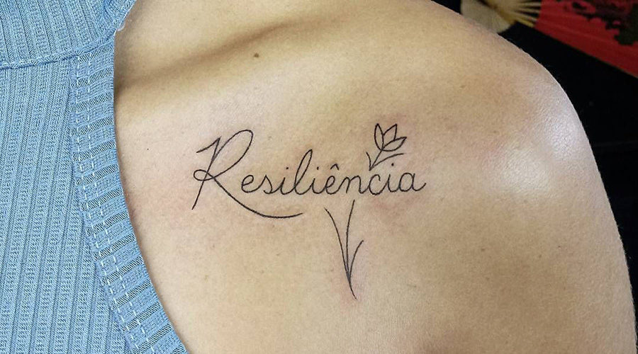 Tatuagens femininas delicadas que representam resiliência – Nova