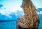 Cuidados com tatuagem na praia