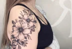 Tatuagem no ombro feminina